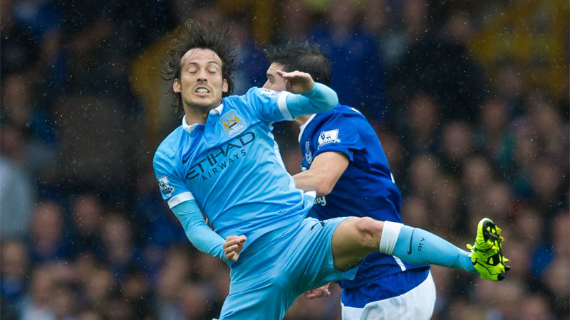 web-Silva-heading-the-ball