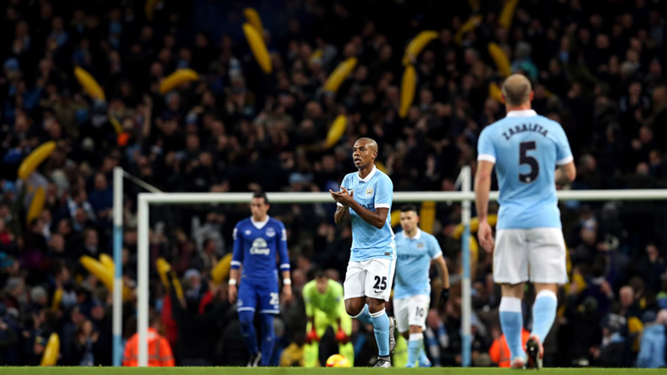 Gol de Fernandinho abre as portas para a final em Wembley 