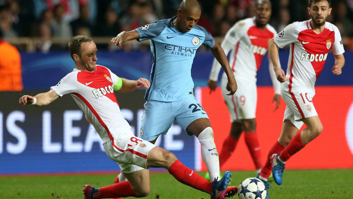 Fernandinho in action