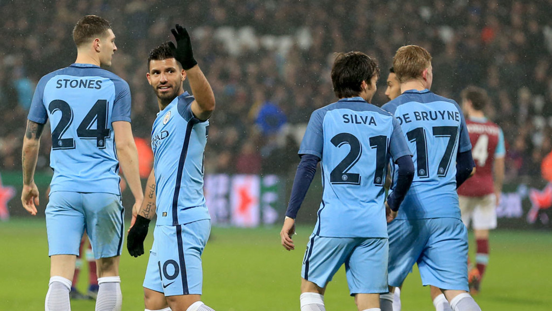 web-sergio-aguero-thanks-the-fans
