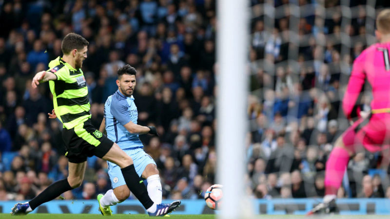 Sergio Aguero shoots