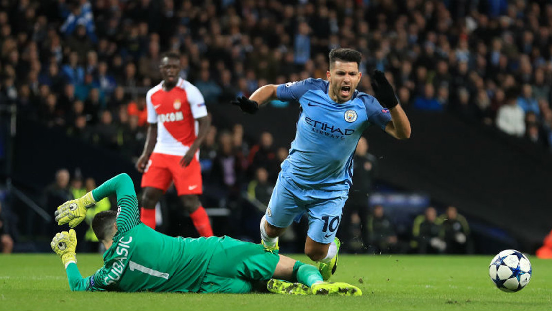 Aguero foul