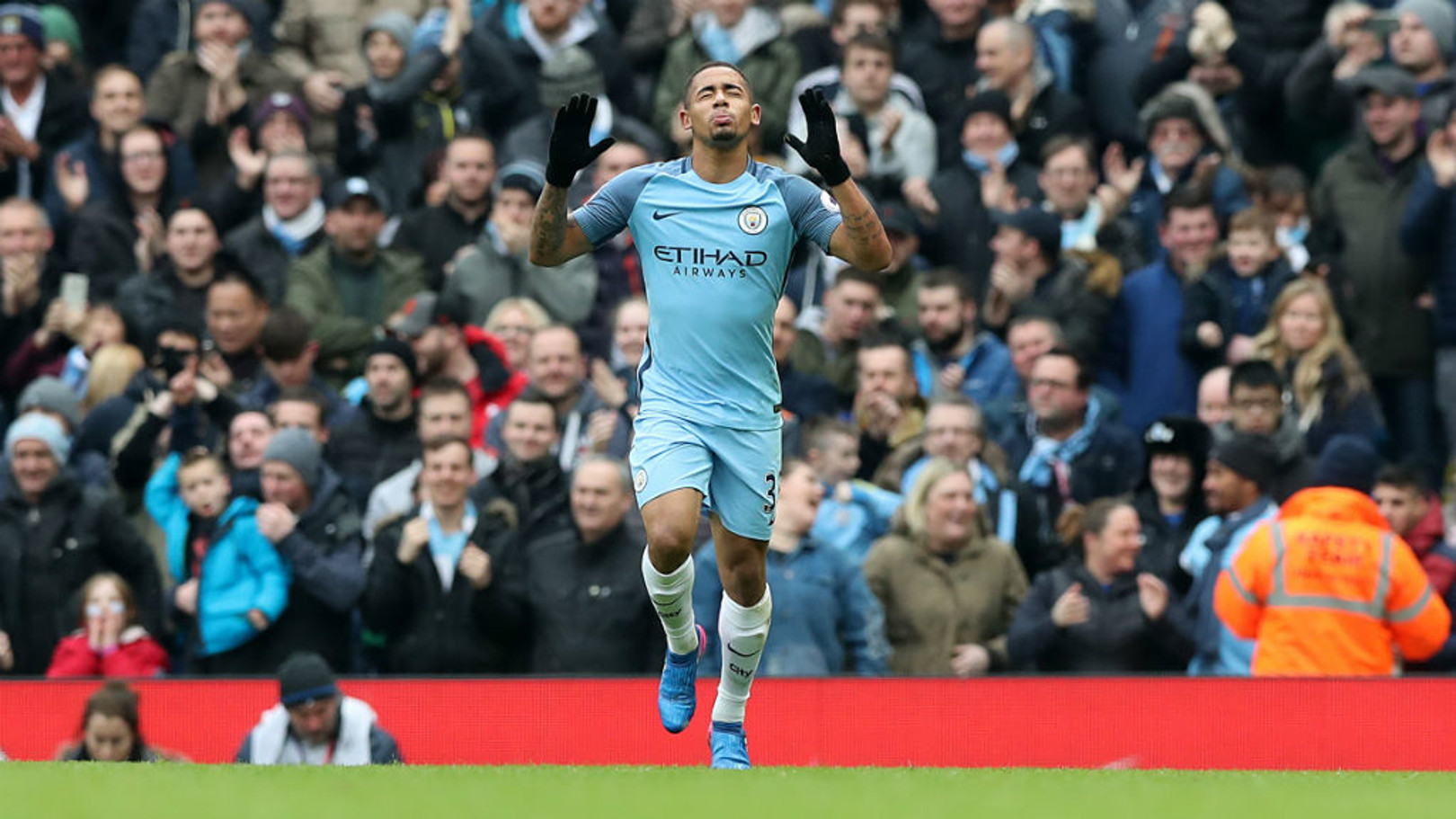 Yaya demande à Gabriel Jesus de rester concentré