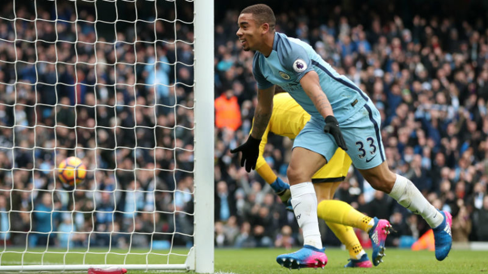 Guardiola, Silva e Gabriel Jesus nomeados pela Premier League 