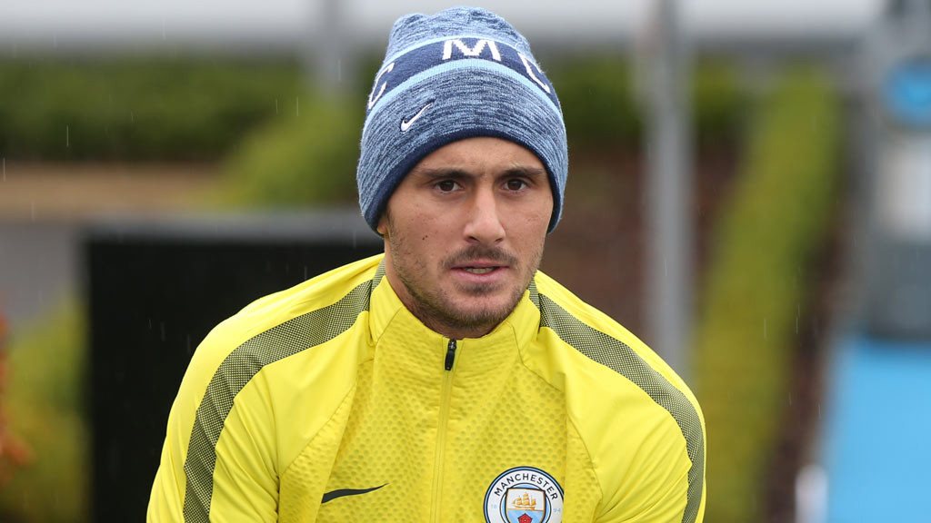 Aleix Garcia walks to training