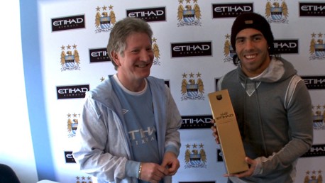 Carlos collects Etihad fans' award