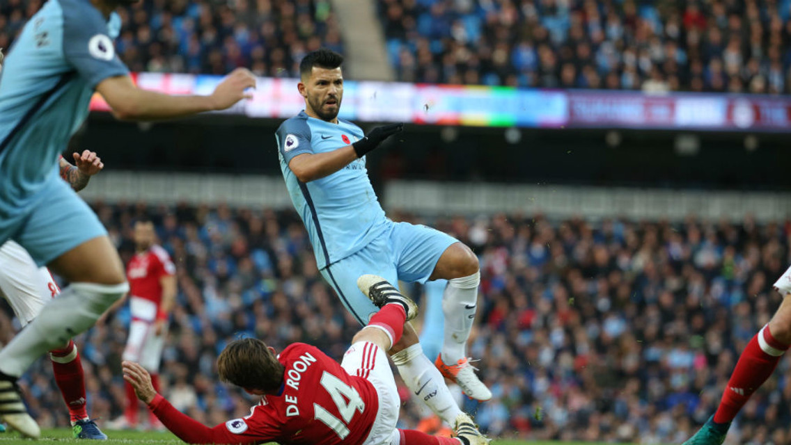 DETERMINED: Aguero fires an effort at goal but he can't beat Valdes