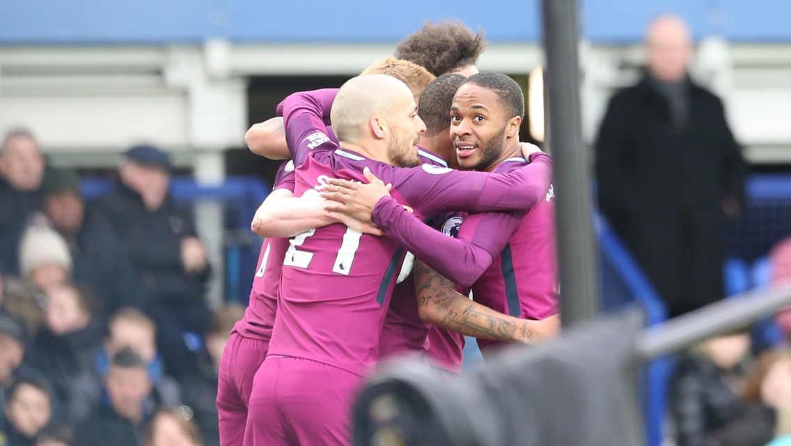 Raheem Sterling fez o terceiro para o City