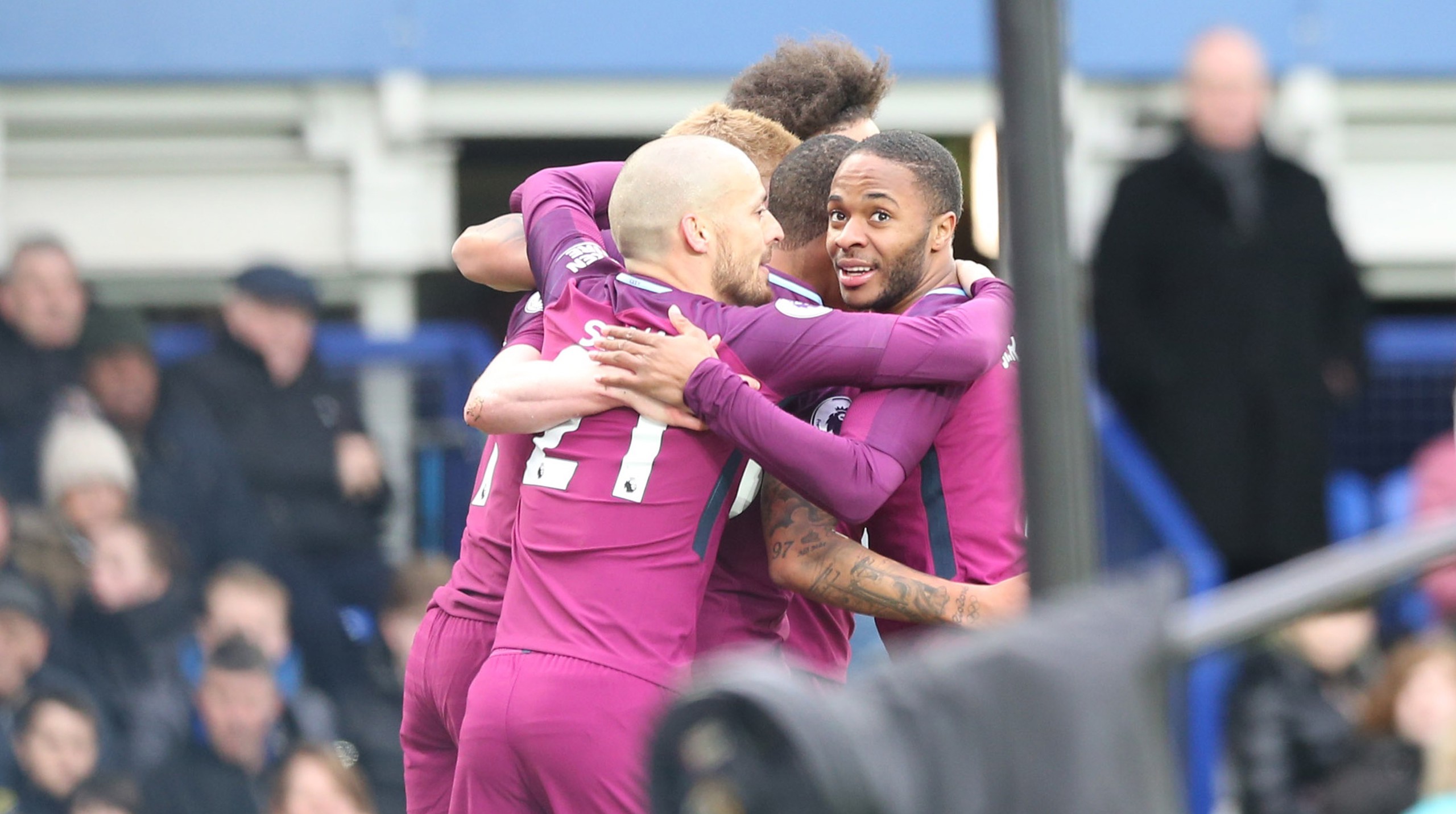 Raheem Sterling fez o terceiro para o City