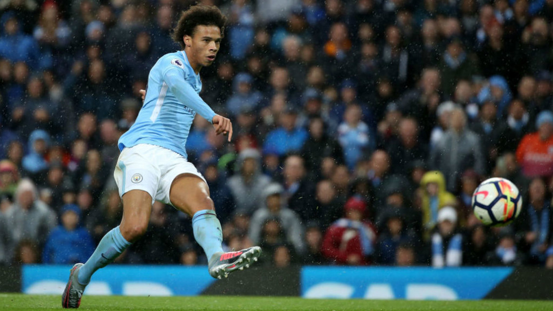 TERCEIRO: Sané dispara para o terceiro gol