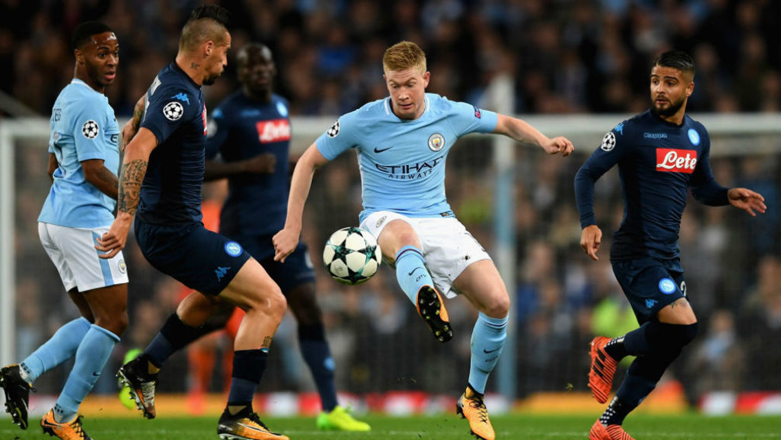 CENTRE OF ATTENTION: Kevin causes more panic in the Napoli defensive ranks