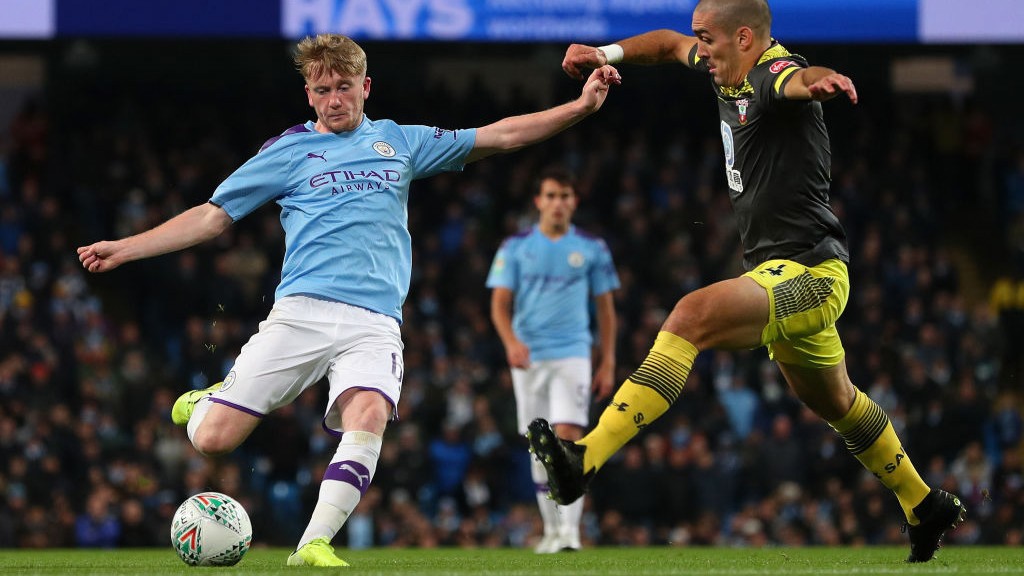 
                        O jovem Tommy Doyle fez sua estreia profissional
                