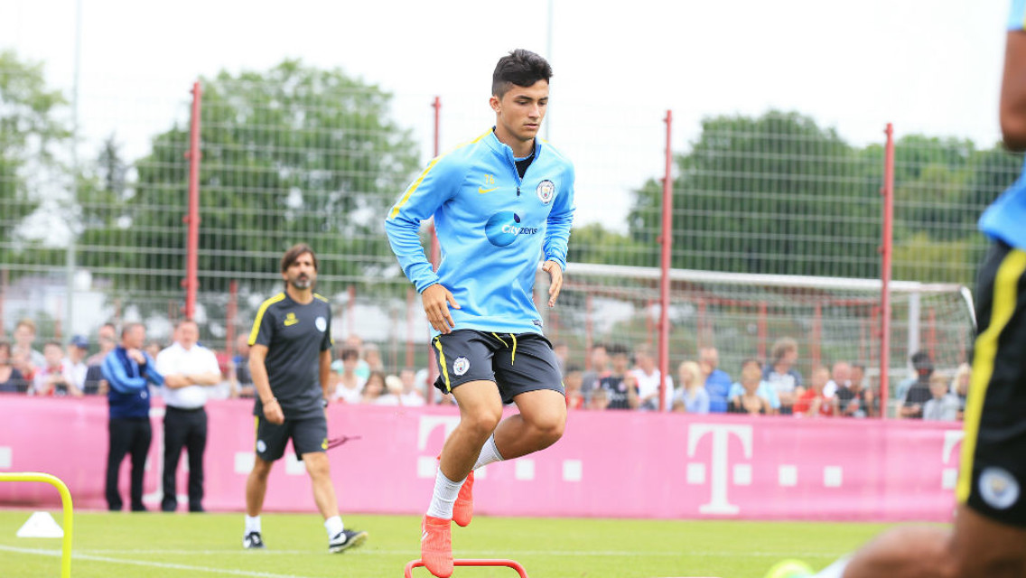 Man City midfielder Manu Garcia extends deal