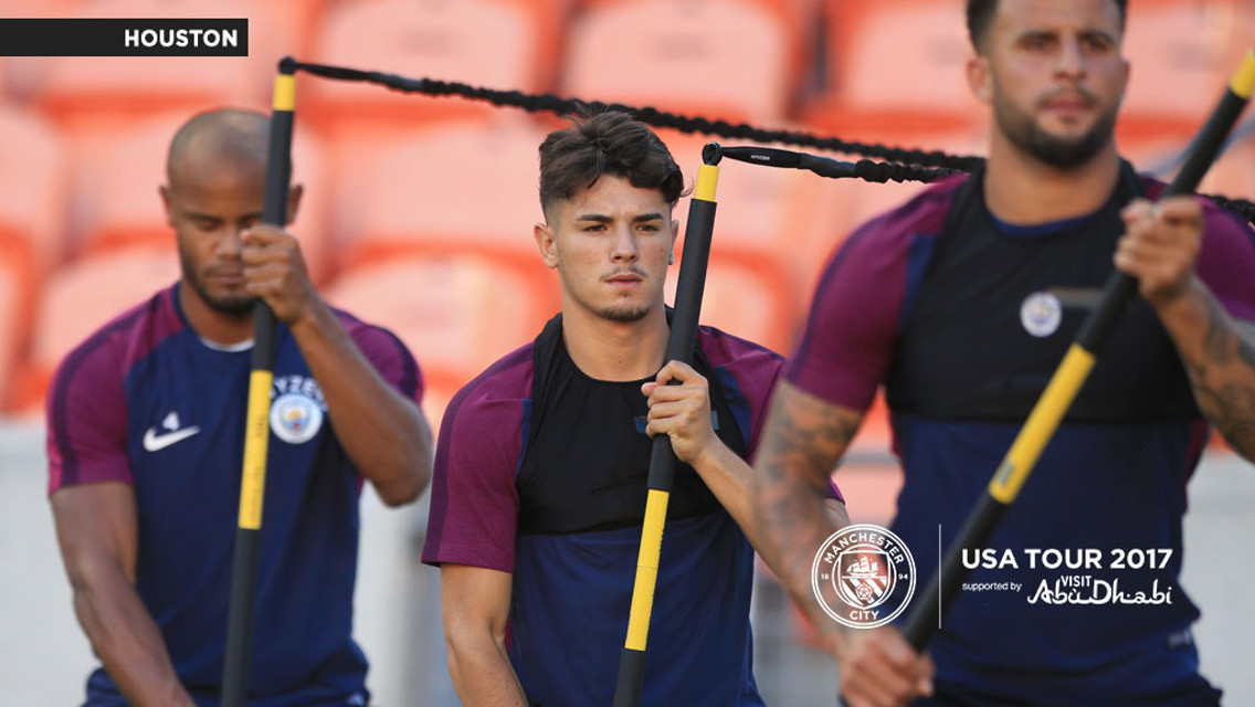 FULL FOCUS: Brahim Diaz, in between Vincent Kompany and Kyle Walker