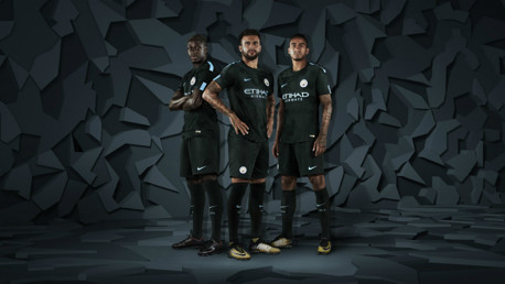 Seragam ketiga 2017/18 resmi dijual