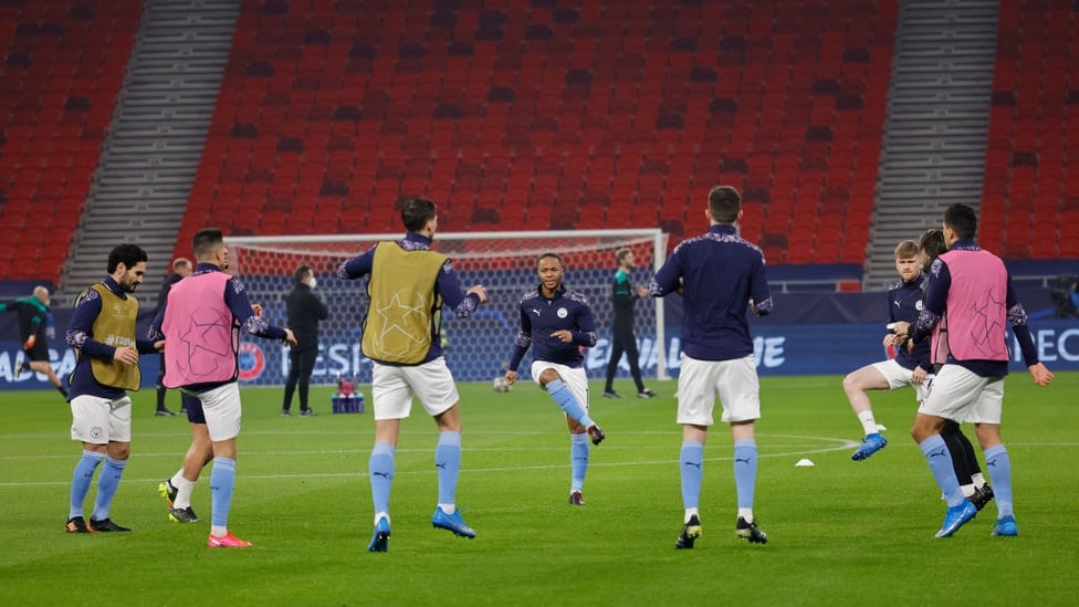 GET LOOSE : The players go through their stretches as a group.