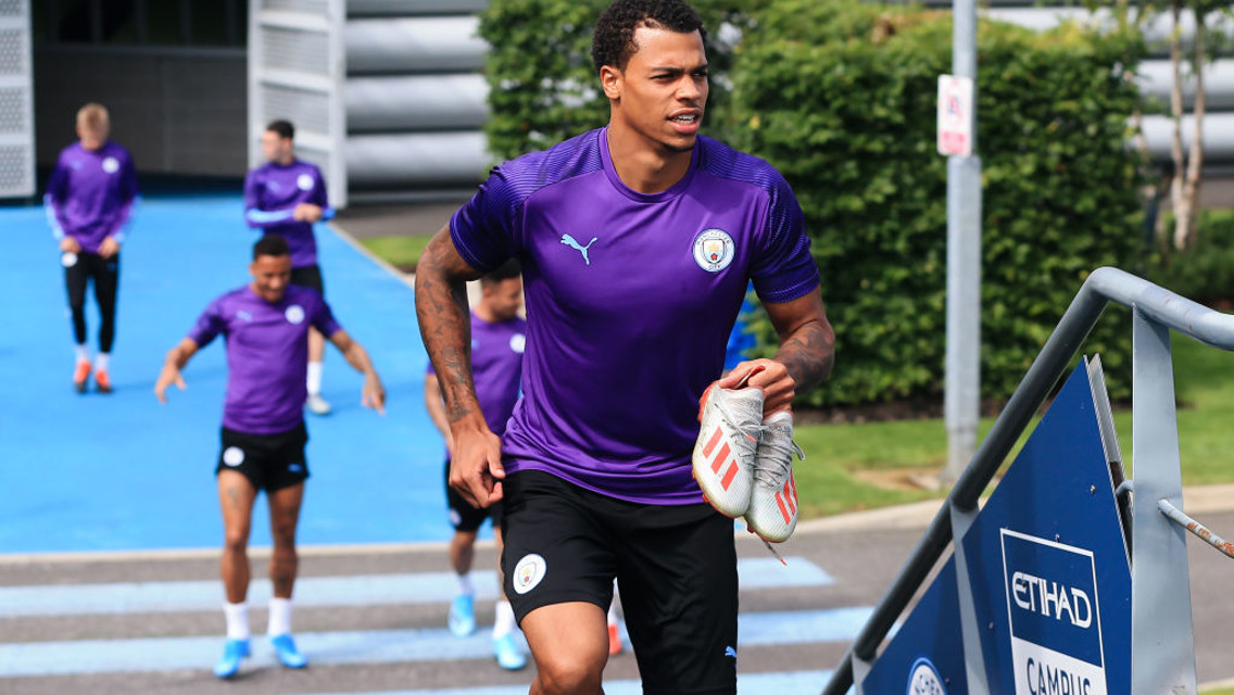 Nmecha é emprestado ao Anderlecht