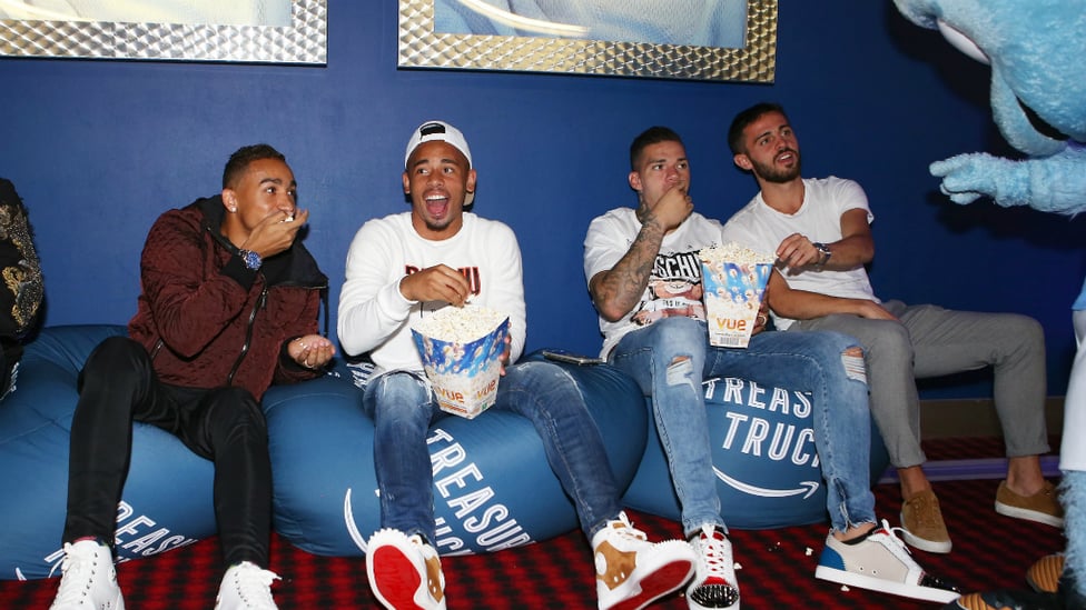 POPCORN : Gabriel Jesus seems to be enjoying it!