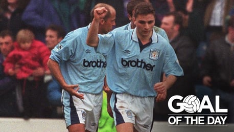 Goal of the Day: Kinkladze v Southampton