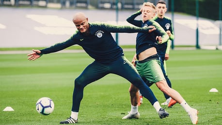 NO ENTRY Vincent Kompany shields the ball from Oleksandr Zinchenko