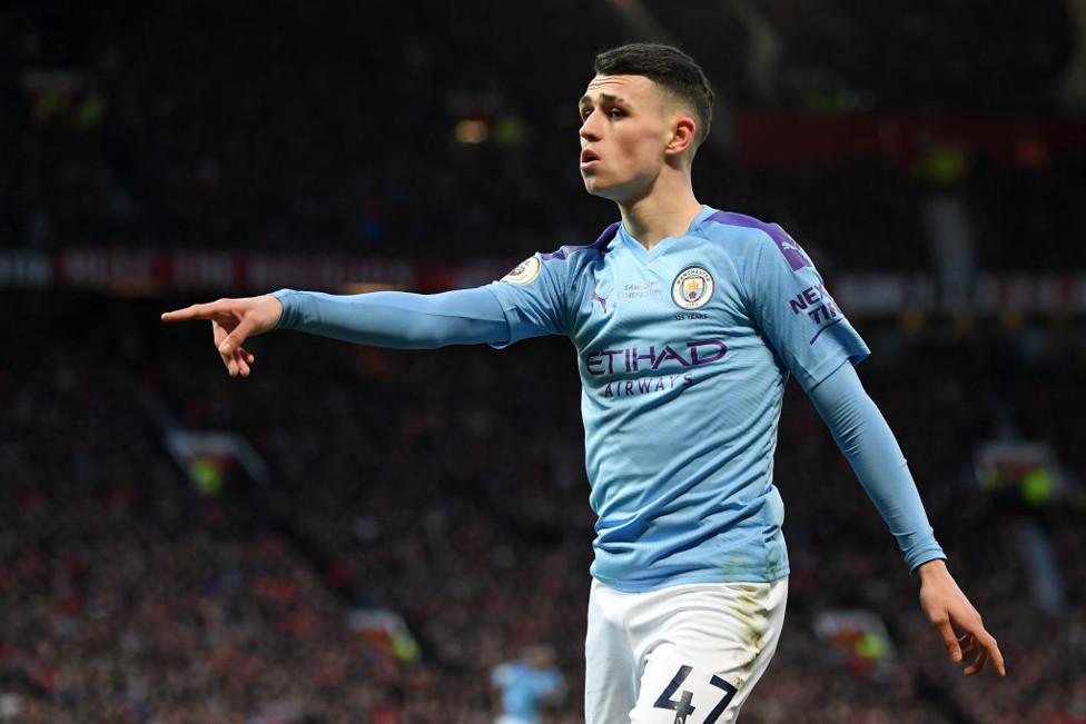 Titular. : Phil Foden se convirtió en el inglés más joven en salir de inicio en un derbi de Manchester.