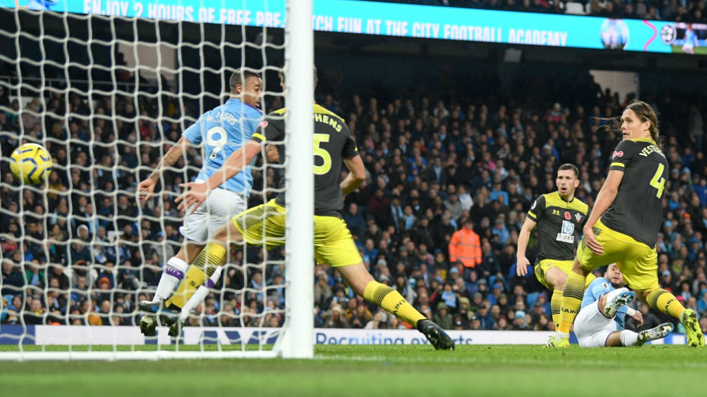 LATE WINNER : Walker finds the net and the Etihad erupts!