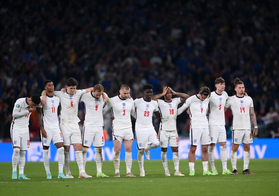 BERJUANG HINGGA AKHIR : Sebuah upaya yang luar biasa akhirnya berakhir dengan patah hati bagi Inggris, yang kalah dari Italia asuhan Roberto Mancini melalui adu penalti