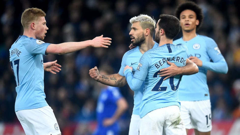 CELEBRATION TIME : Kevin De Bruyne and Sergio Aguero salute Bernardo Silva