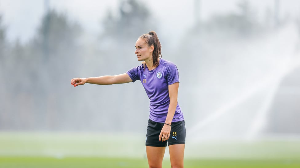 IN SPACE : Tessa Wullaert gets ready to receive the ball