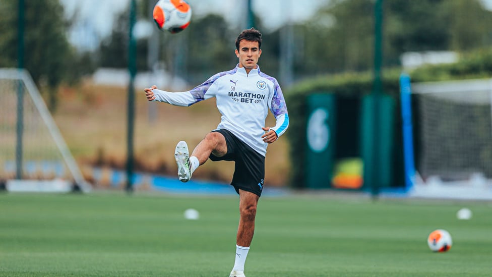 YOUNG STAR : Eric Garcia practices his passing