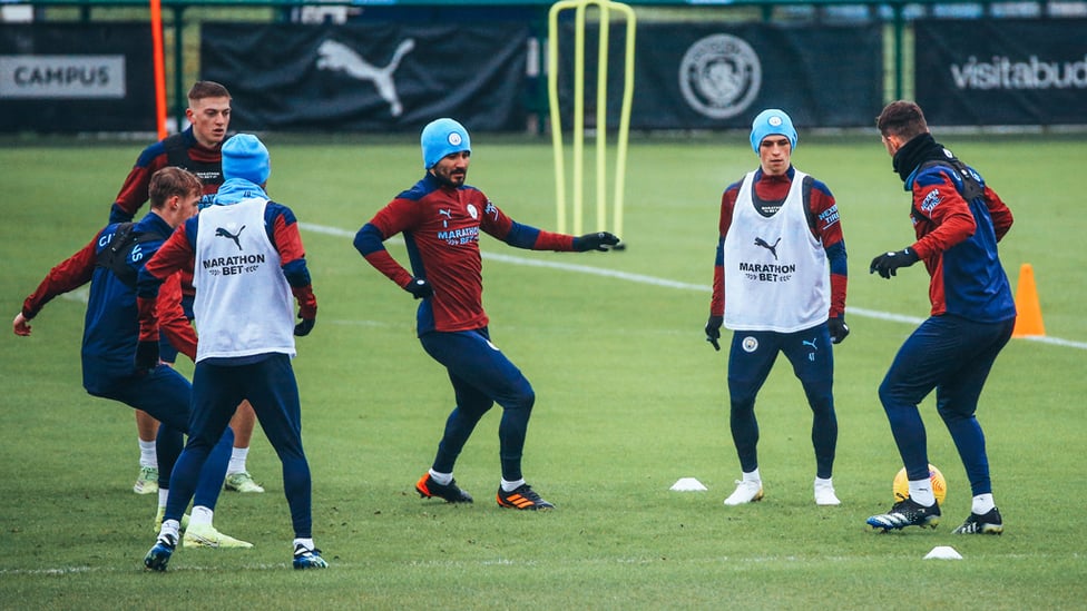 YOUTH AND EXPERIENCE : Ilkay Gundogan and Cole Palmer work together in the middle of a rondo.