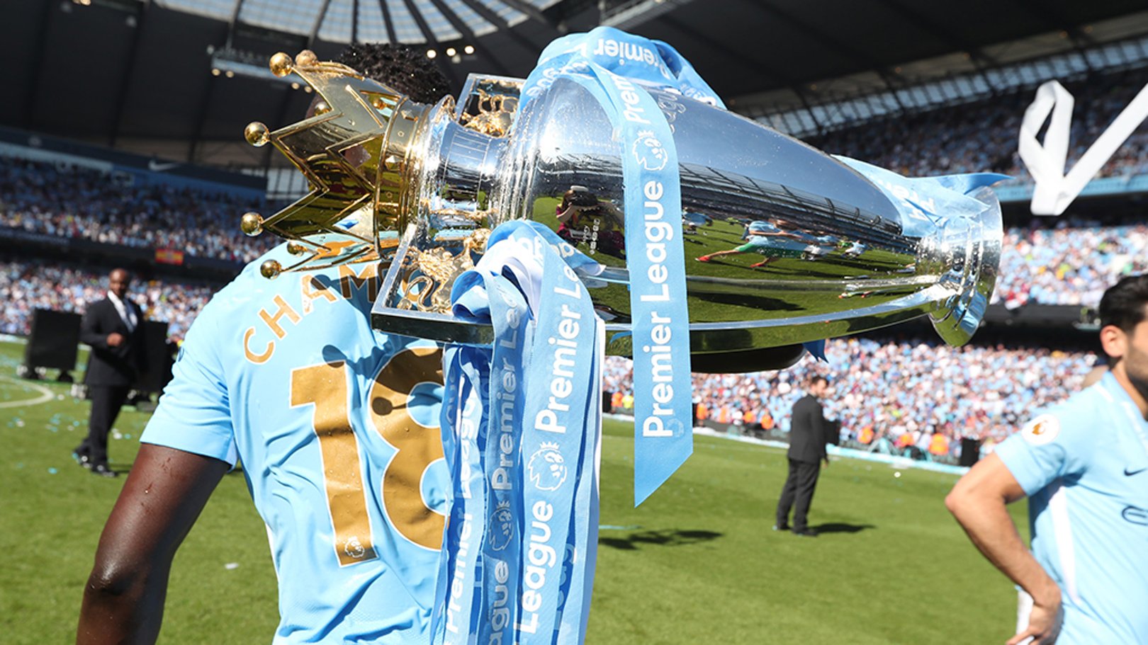 CHAMPIONS 18: What a nice looking trophy