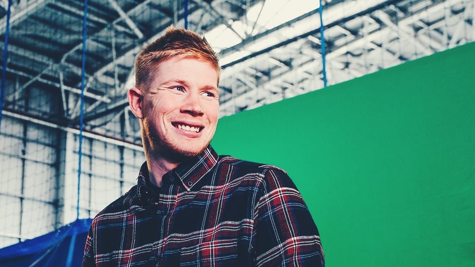 HAPPY HOLIDAYS : Kevin De Bruyne giving out smiles as well as presents this Christmas