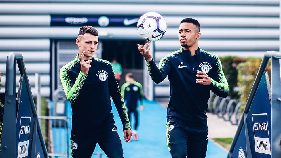 SKILLS : Gabriel Jesus shows us a trick as he heads out to training.