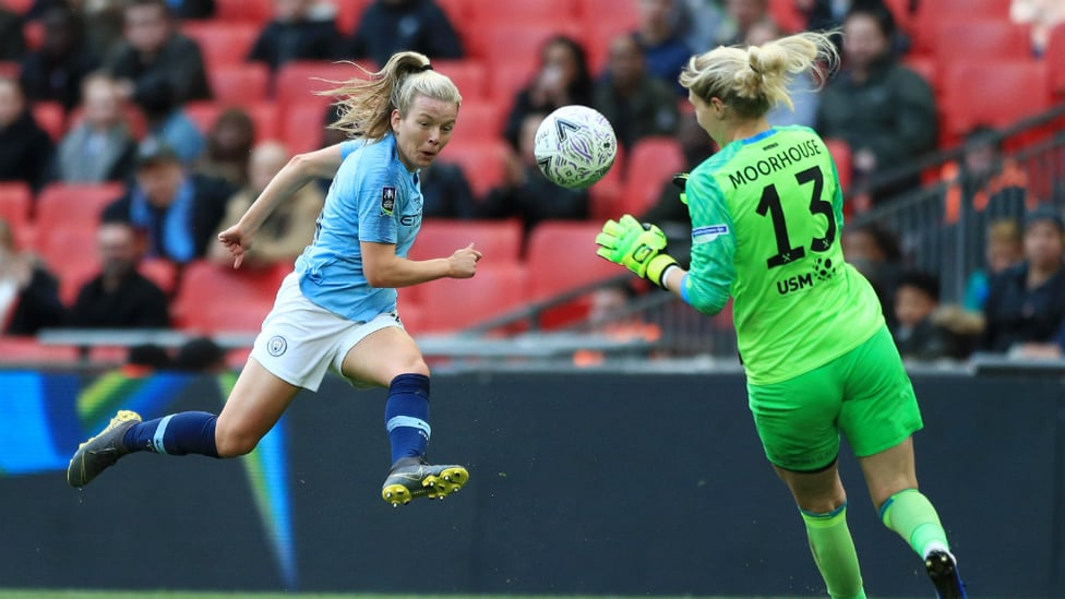 YOUNG STAR : A magic moment from super sub, Lauren Hemp!