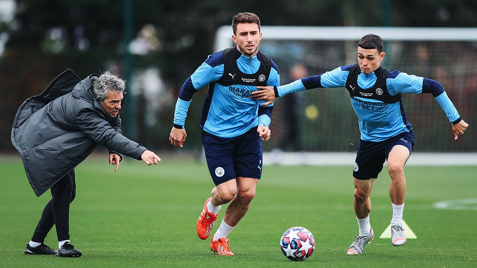 ATTACK v DEFENCE : Aymeric Laporte and Phil Foden race for possession