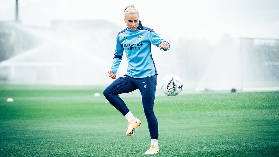 ALEX-CELLENT : Alex Greenwood and her perfect touch