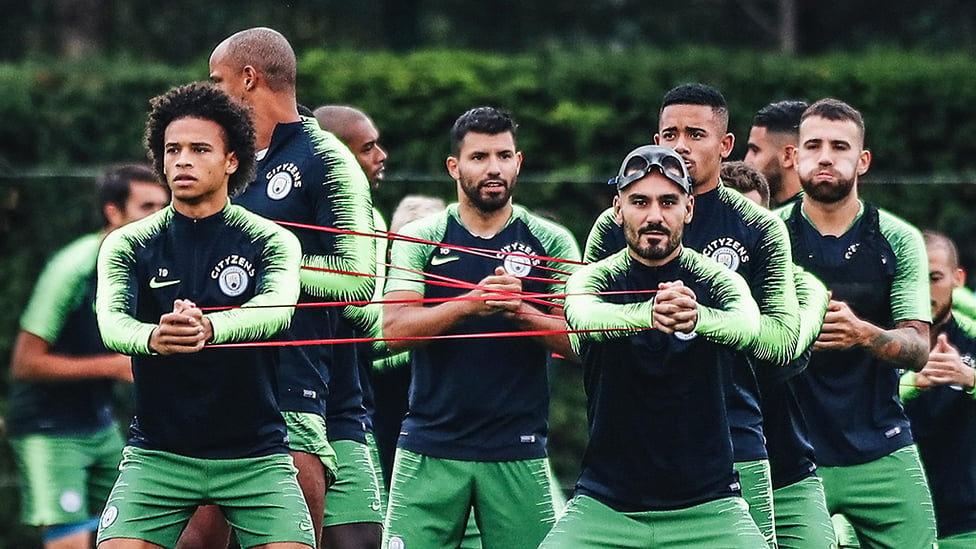 HAIR WATCH : Leroy's classic do is back for the match!