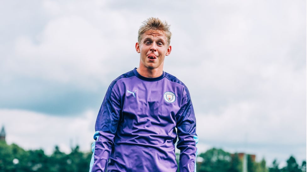 FACIALS : Oleks Zinchenko strikes a pose.