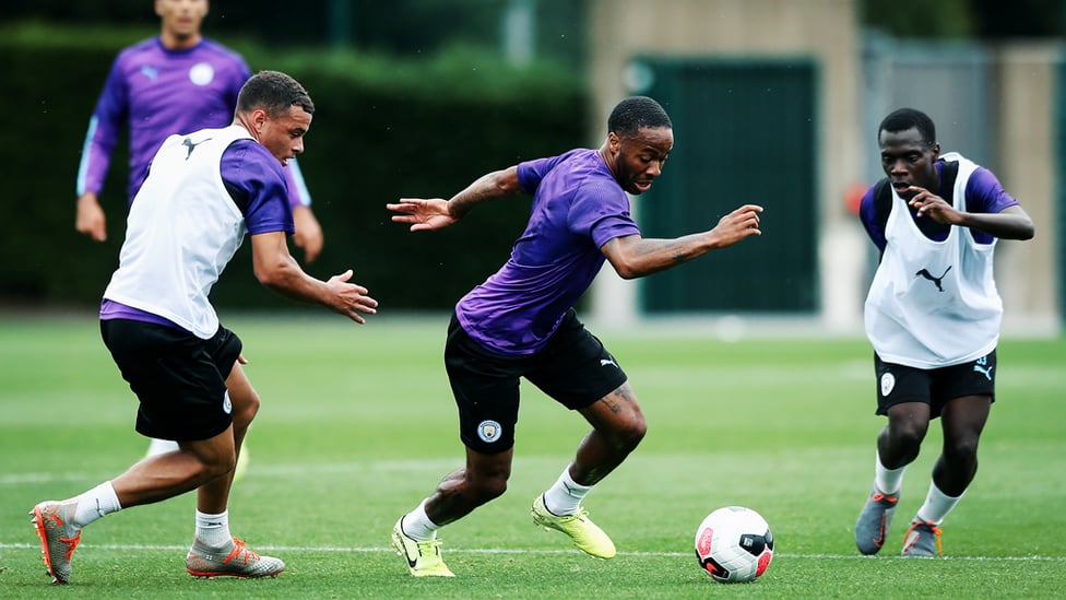 QUICK FEET : Raheem Sterling accelerates into space
