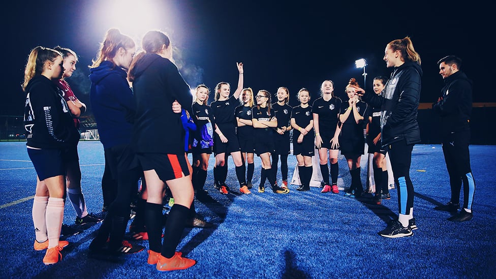 KEIRA'S SESSION : Blue carpet treatment for the girls at the CFA