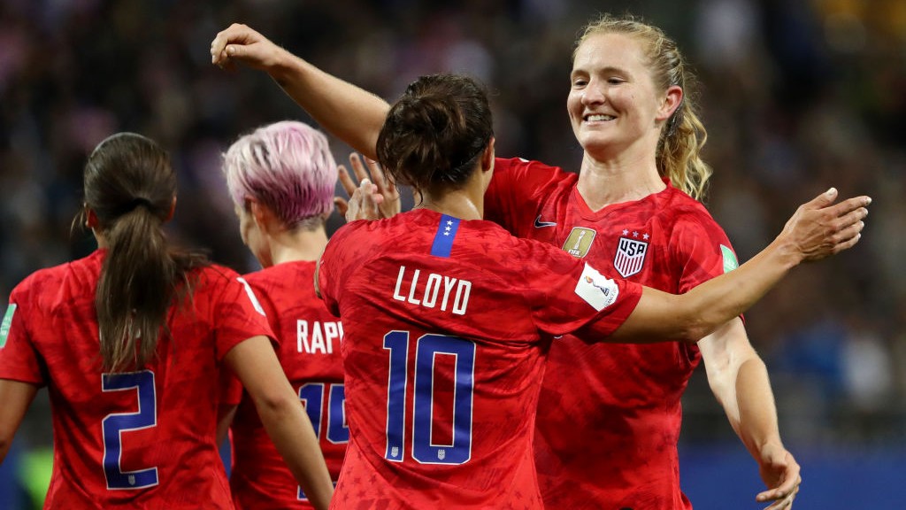 Mewis lauds Lloyd ahead of international milestone