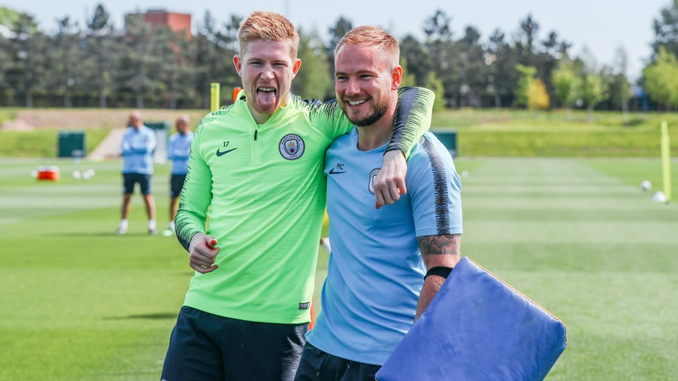 SUN'S OUT, TONGUES OUT! : Kevin De Bruyne is still in the party mood!