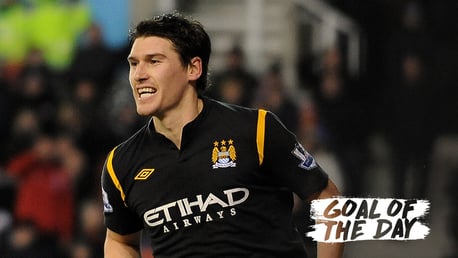 Goal of the Day: Gareth Barry v Stoke 2010/11