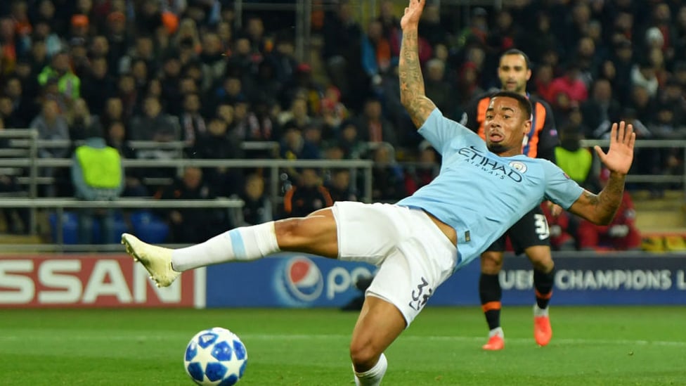 SO CLOSE : Gabriel Jesus almost gets on the end of a dangerous cross