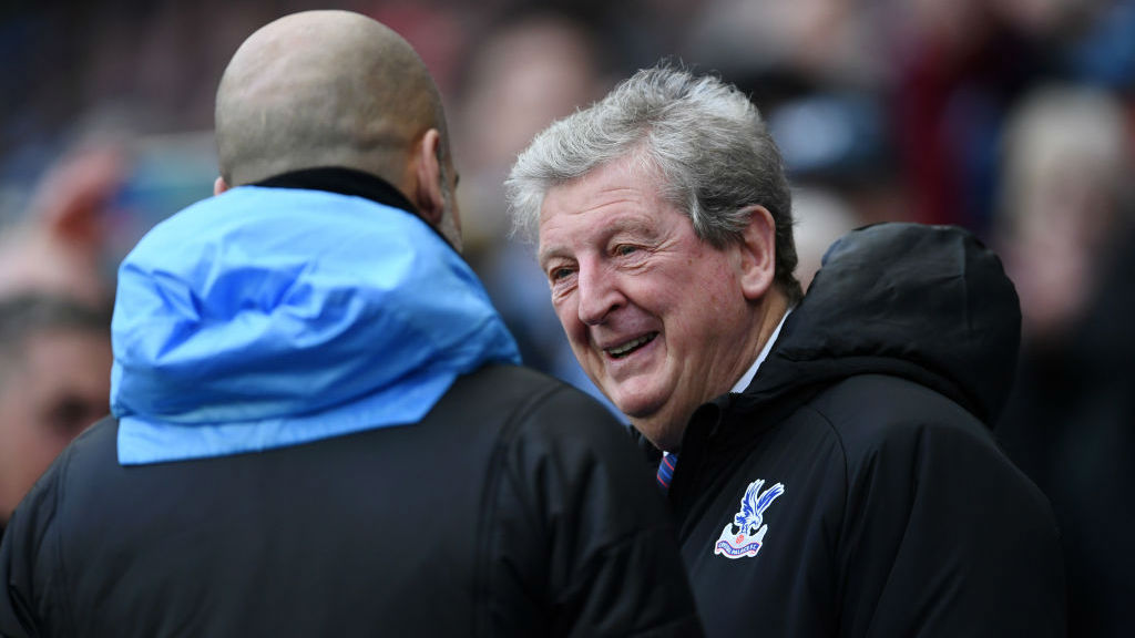 TOP MEN : _Guardiola and Hodgson share a warm embrace ahead of kick-off_