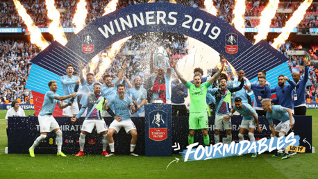La célébration du trophée en finale de FA Cup !