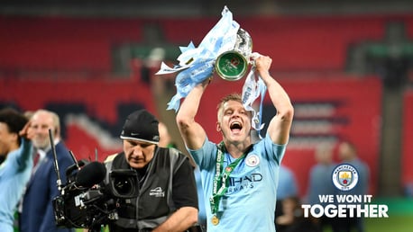 Zinchenko lifts Carabao Cup!