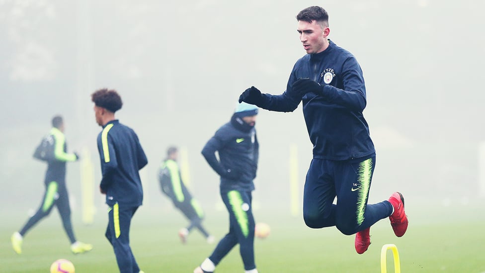 LEAP YEAR : Aymeric Laporte takes to the air during this training exercise