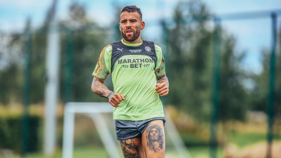 The General : Nicolas Otamendi...